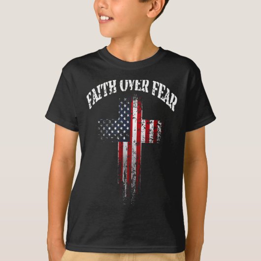 American Usa Flag Christian Cross Faith Over Fear  T-shirt (Voorkant)