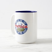 Amerika: Aangedreven door de vrijheid - koffie-Mok Tweekleurige Koffiemok (Voorkant links)