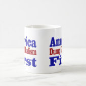 Amerika First Dump Globalism red blue text Koffiemok (Center)