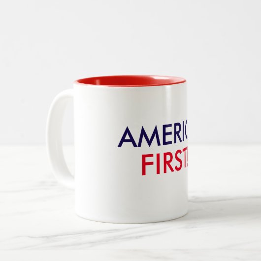 Amerika First! Mok (Voorkant links)