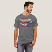 Amerika in nood - Omgekeerde vlag T-shirt (Voorkant volledig)