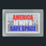 Amerika is geen veilige ruimte gesp<br><div class="desc">Zoek je "veilige ruimte" ergens anders. Amerika gaat over vrijheid van meningsuiting!</div>