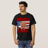 Amerika is terug Donald Trump Amerikaanse vlag SOT T-shirt (Voorkant volledig)
