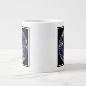 Amerika op Aardedag. Grote Koffiekop (Voorkant)