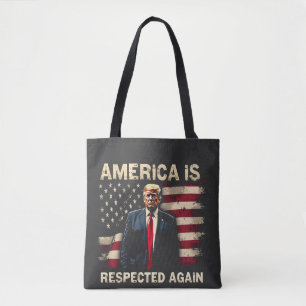 Amerika wordt weer gerespecteerd Trump USA 4 juli Tote Bag