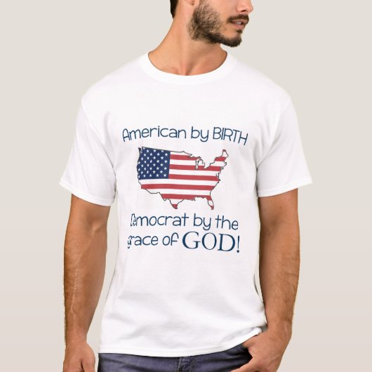 Amerikaan bij de geboorte.. Democraat bij de Grace T-shirt (Voorkant)