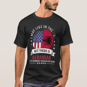 Amerikaans Albanees huis in Amerikaanse patriot-Am T-shirt