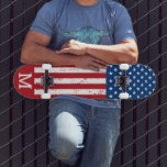 Amerikaans-Amerikaanse vlag - Gepersonaliseerd mon Persoonlijk Skateboard<br><div class="desc">Show je Amerikaanse trots of geef een speciaal geschenk met deze Amerikaanse vlag skateboard in een versleten, gerommel ontwerp. Deze Amerikaanse skateboardconstructie met sterren en strepen in rood wit en blauw is perfect voor de vierde dag van juli, Memorial day party , familieruzaties, militair afstuderen of ouderdomsgeschenken en patriottische feestelijkheden....</div>