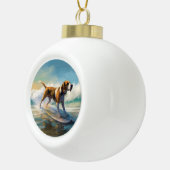 Amerikaans Engels Foxhound Strand Surfen Schilderi Keramische Bal Ornament (Rechts)