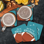 Amerikaans Football Aqua Kartonnen Onderzetters<br><div class="desc">papieren onderzetters hebben een Amerikaans football op aqua en de woorden "It's Game Day!" samen met je achternaam. MEER kleuren en overeenkomende items in onze winkel.</div>