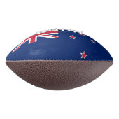 Amerikaans football met de vlag van Nieuw-Zeeland (Gedraaid 270)