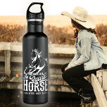 Amerikaans kwartpaard Cowgirl wildwest western Waterfles<br><div class="desc">Het Amerikaanse kwartpaard ontwerp. Cowboy,  cowgirl,  wild west,  western grafisch ontwerp met een hardloopkwartierpaard en westerne stijlbelettering. Beschikbaar op een heleboel producten. Show uw liefde voor deze iconische paarden met dit stijlvolle westerne ontwerp.</div>