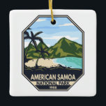 Amerikaans nationaal park van Samoa Retro Emblem Keramisch Ornament<br><div class="desc">Amerikaans vectorkunstontwerp van Samoa. Het park werd in 1988 opgericht en is een tropisch domein van regenwoud en koraalrif op de zuidelijk centrale eilanden in de Stille Oceaan van het Amerikaanse grondgebied van Samoa.</div>