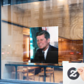Amerikaans president John F. Kennedy in het Oval O Raamsticker (Cafe Raam)