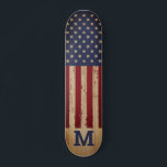 Amerikaans speciaal monogram voor de vlag Rustic Persoonlijk Skateboard<br><div class="desc">Amerikaanse vlagskateboard in een noodlijdend, versleten slijmvormig ontwerp op hout. Dit Amerikaanse skateboardontwerp met sterren en strepen in rood wit en blauw is perfect voor militaire, afstuderen geschenken. Pas dit Amerikaanse skateboard aan met een initiaal voor monogram. COPYRIGHT © 2020 Judy Burrows, Black Dog Art - Alle rechten voorbehouden. American...</div>
