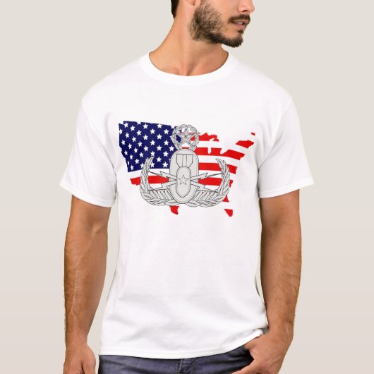 Amerikaans vlaggenland met EOD-badge T-shirt (Voorkant)