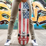 Amerikaans vlaggenschip persoonlijk skateboard<br><div class="desc">Show je vaderlandsliefde met ons Distress American Flag Patriotic Skateboard! Dit opvallende ontwerp is voorzien van een geïnspireerde Amerikaanse vlag met een benauwde textuur en voegt een vleugje ruige charme toe. Perfect voor skateboarders die graag hun liefde voor de VS laten zien, dit bord combineert stijl en trots. Dit skateboard...</div>