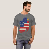 Amerikaanse adelaar in  vlagontwerp t-shirt (Voorkant volledig)