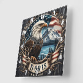 Amerikaanse adelaar met bergen en vlag achtergrond vierkante klok (Hoek)
