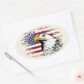 Amerikaanse adelaar tegen achtergrond van Amerikaa Ovale Sticker (Envelop)