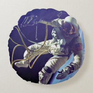 Amerikaanse astronaut rond kussen