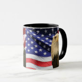 Amerikaanse Bald Eagle en vlag Mok (Voorkant rechts)