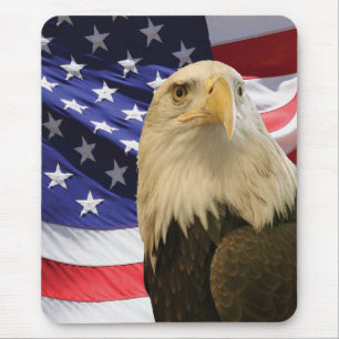 Amerikaanse Bald Eagle en vlag Muismat