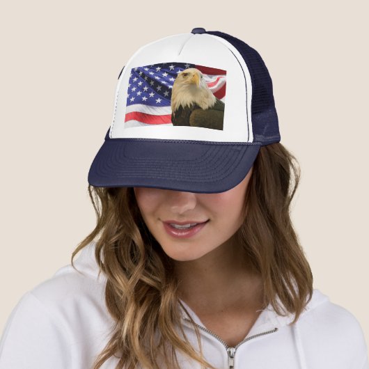 Amerikaanse Bald Eagle en vlag Trucker Pet (In situ)