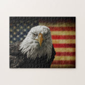 Amerikaanse Bald Eagle over de vlag van Grunge Legpuzzel (Horizontaal)