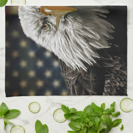 Amerikaanse Bald Eagle over de vlag van Grunge Theedoek (Gevouwen)
