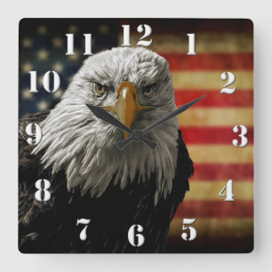 Amerikaanse Bald Eagle over de vlag van Grunge Vierkante Klok