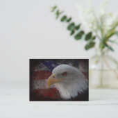 Amerikaanse Bald Eagle over vlag Visitekaartje (Staand voorkant)