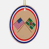 Amerikaanse en Dominica Crossed Flags Keramisch Ornament (Rechts)