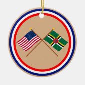 Amerikaanse en Dominica Crossed Flags Keramisch Ornament (Voorkant)
