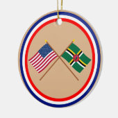 Amerikaanse en Dominica Crossed Flags Keramisch Ornament (Links)