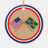 Amerikaanse en Dominica Crossed Flags Keramisch Ornament (Achterkant)