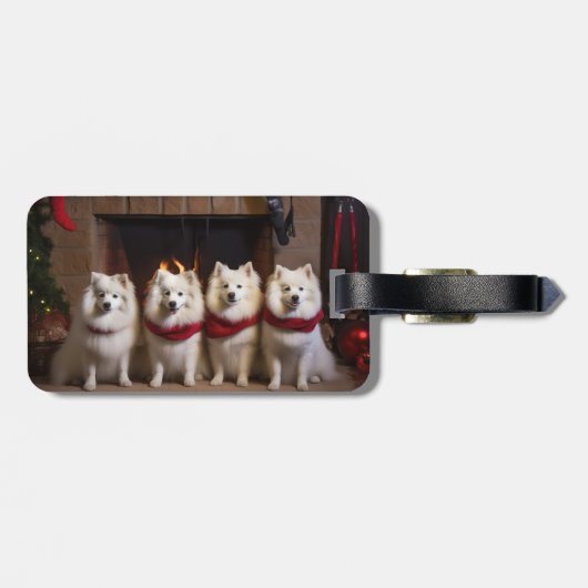 Amerikaanse Eskimo bij de open haard Kerstmis Bagagelabel (Achterkant horizontaal)