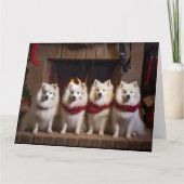 Amerikaanse Eskimo bij de open haard Kerstmis Kaart (Voorkant)