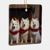 Amerikaanse Eskimo bij de open haard Kerstmis Keramisch Ornament (Rechts)