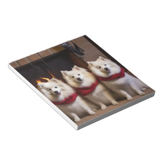 Amerikaanse Eskimo bij de open haard Kerstmis Notitieblok (Schuin)