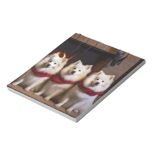 Amerikaanse Eskimo bij de open haard Kerstmis Notitieblok (Linkerzijde)