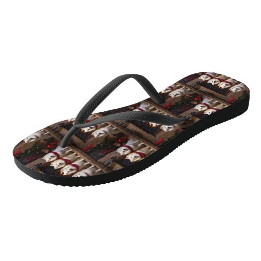 Amerikaanse Eskimo bij de open haard Kerstmis Teenslippers (Schuin)