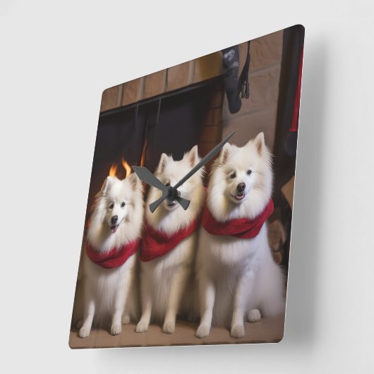 Amerikaanse Eskimo bij de open haard Kerstmis Vierkante Klok (Hoek)