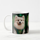Amerikaanse Eskimo-hond in St. Patrick's Day Dress Koffiemok (Links)