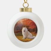 Amerikaanse Eskimo in herfstbladeren Herfst geïnsp Keramische Bal Ornament (Voorkant)