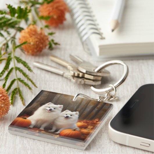 Amerikaanse Eskimo Puppy Herfst Delight Pompoen Sleutelhanger (Voorkant Rechts)