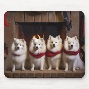 Amerikaanse Eskimohond bij de Openhaard Kerstmis Muismat