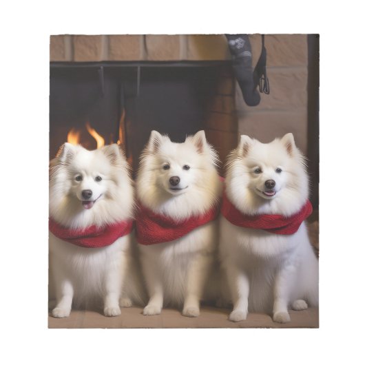 Amerikaanse Eskimohond bij de Openhaard Kerstmis Notitieblok (Voorkant)