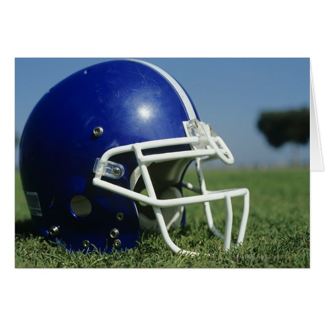 Amerikaanse football helm in gras, close-up (Voorkant Horizontaal)