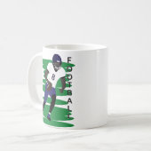 Amerikaanse football speler in actie koffiemok (Voorkant links)